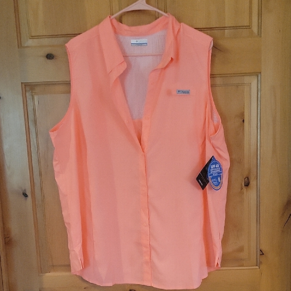 Columbia Women's Sleeveless Peach Button Down Shirt